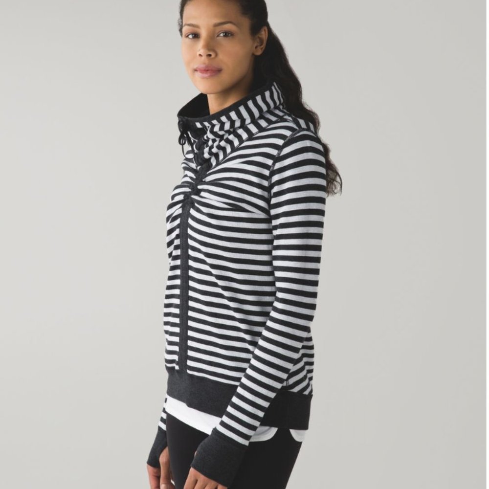Lululemon In A Cinch Long Sleeve Tee - Heathered Black / Reversible Stripe